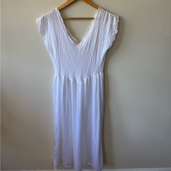 Cinema Etoile White Lace Nightie & Robe Set - Picture 8 of 11